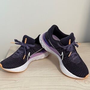 Nike Women's Purple and Orange Athletic Shoes